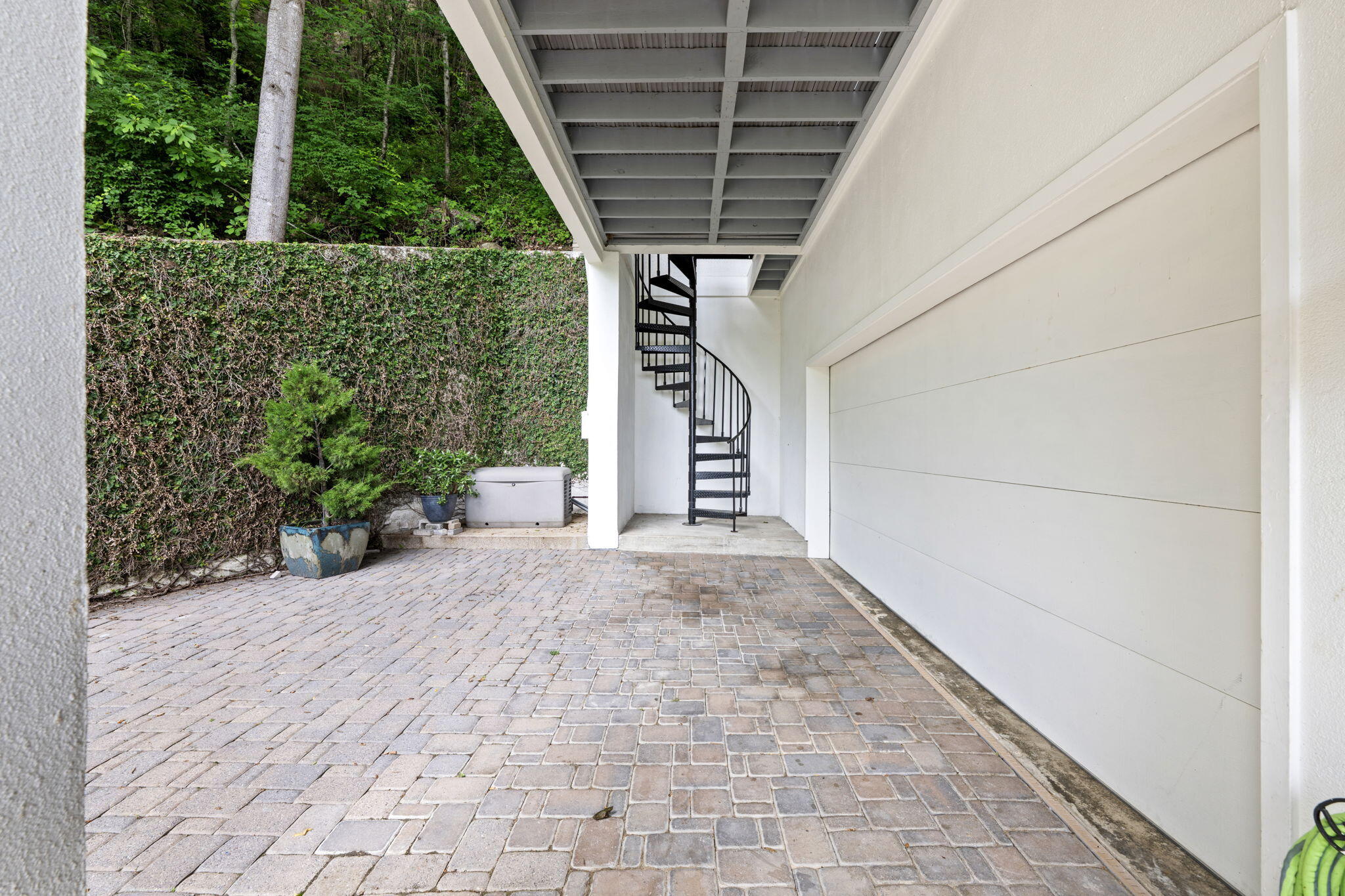 1185 Lower Brow Road