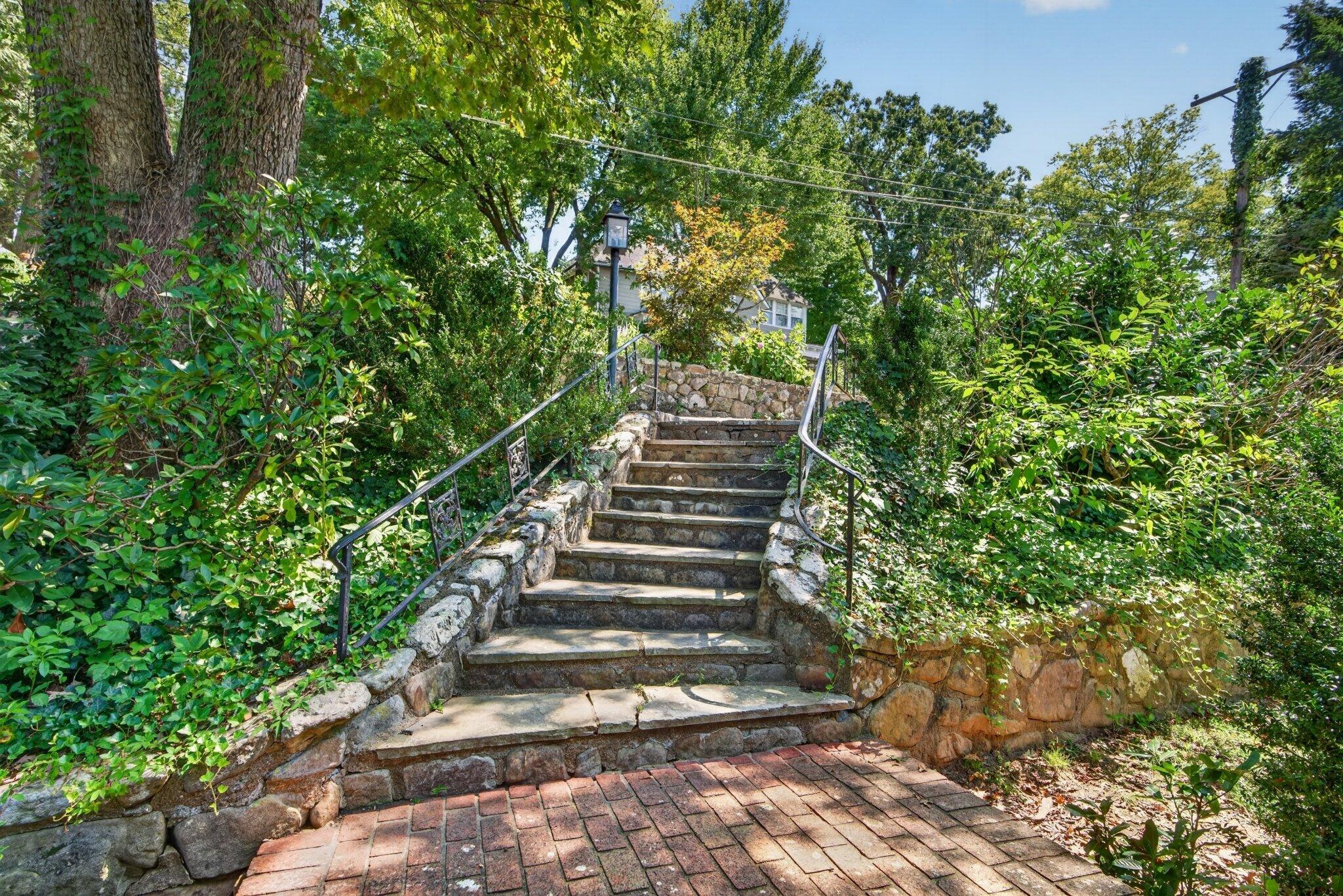 424 W Brow Road