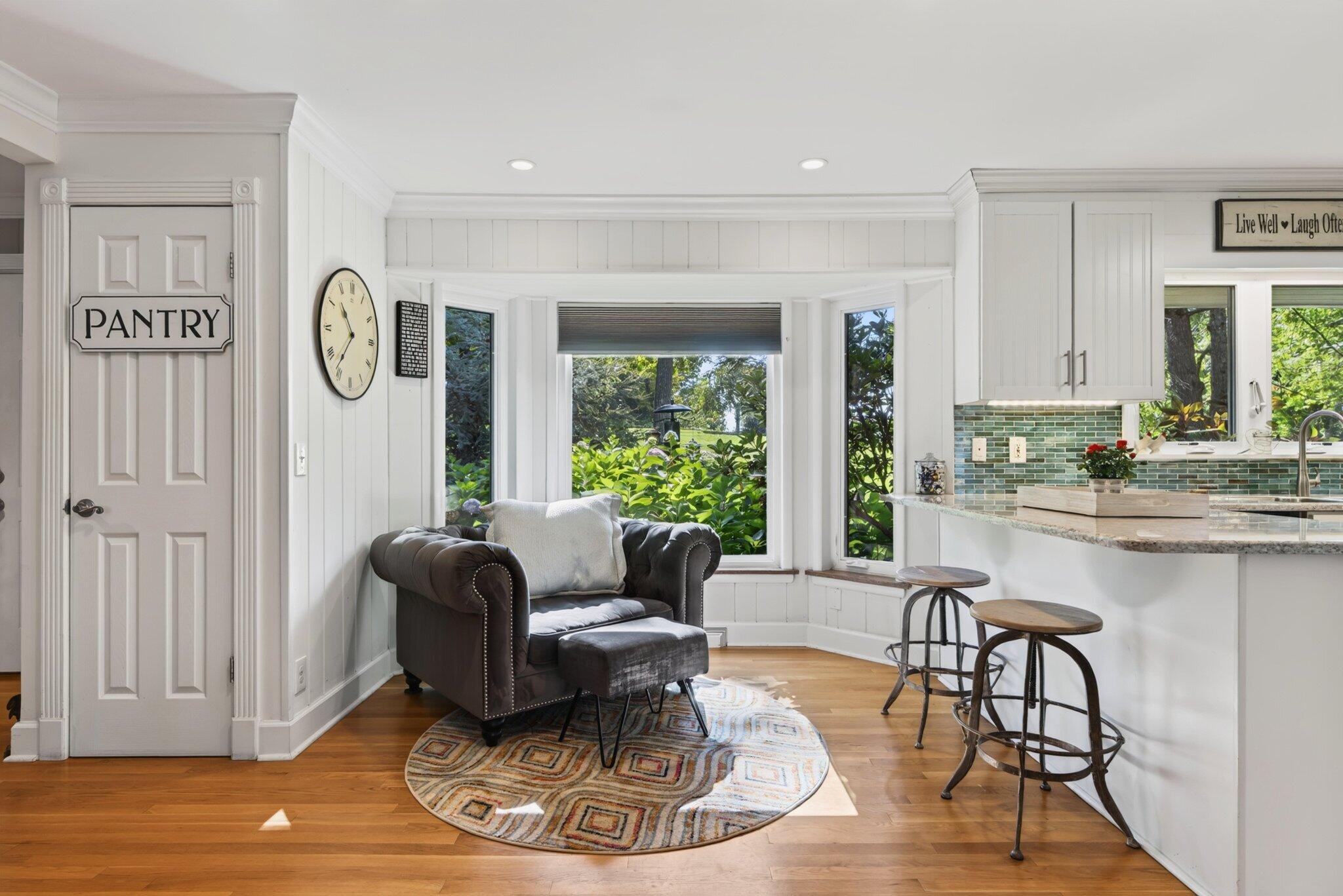 407 N Palisades Drive
