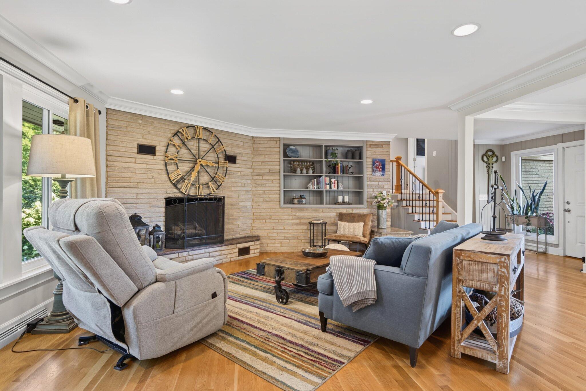 407 N Palisades Drive