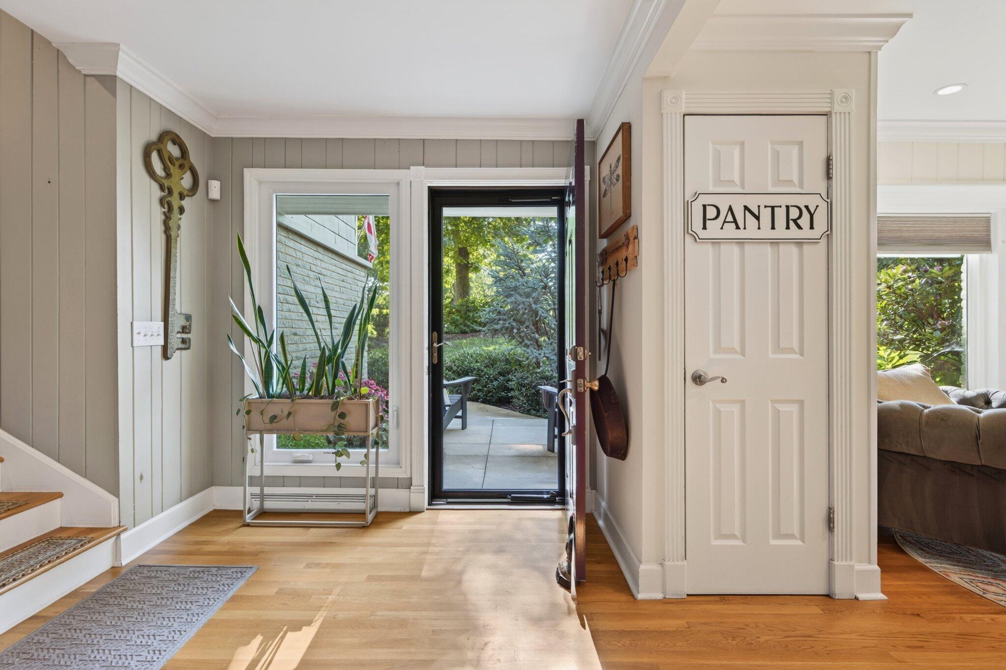 407 N Palisades Drive