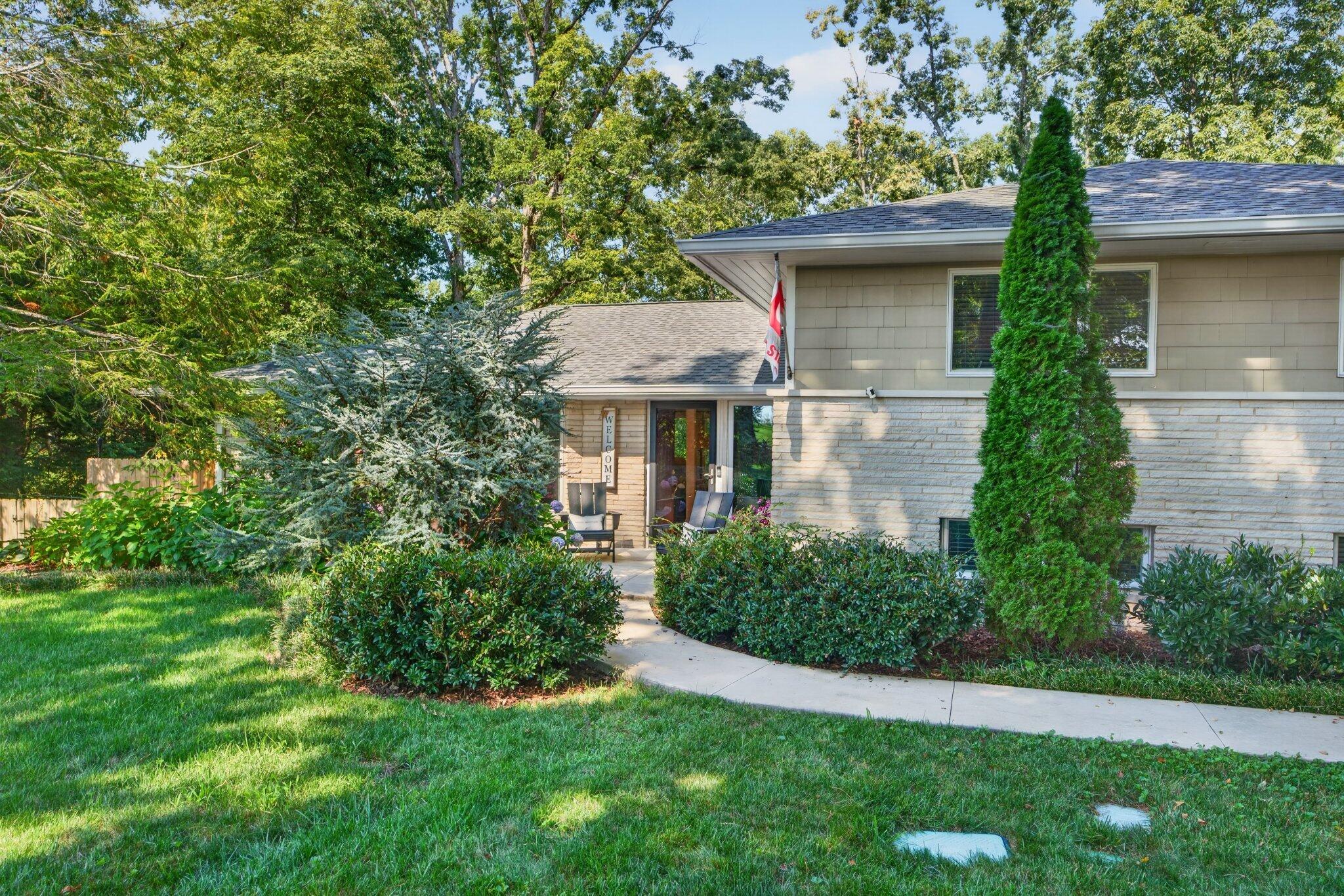 407 N Palisades Drive