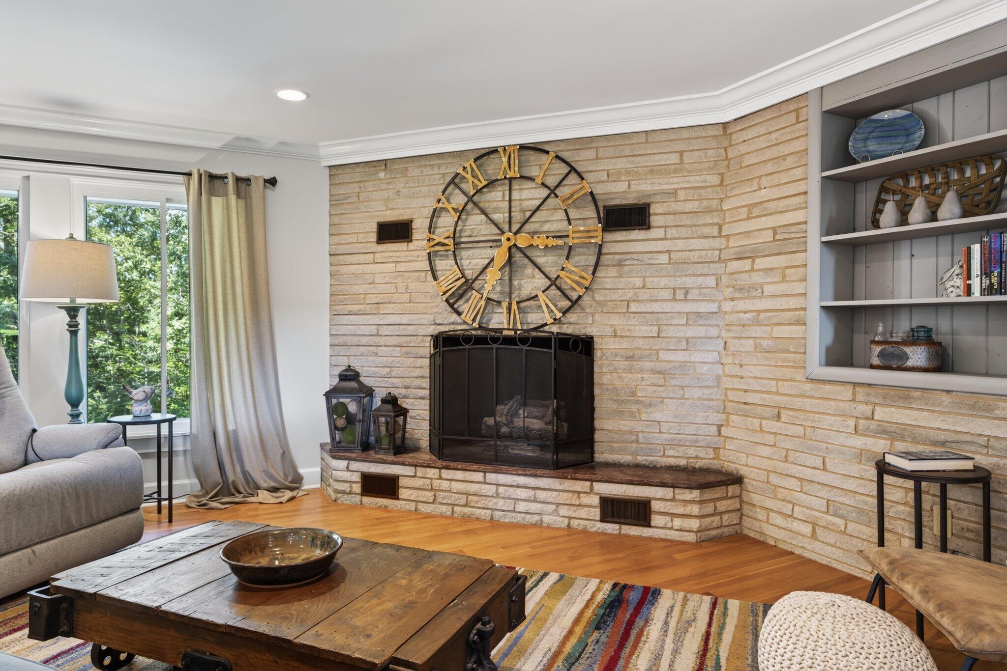 407 N Palisades Drive