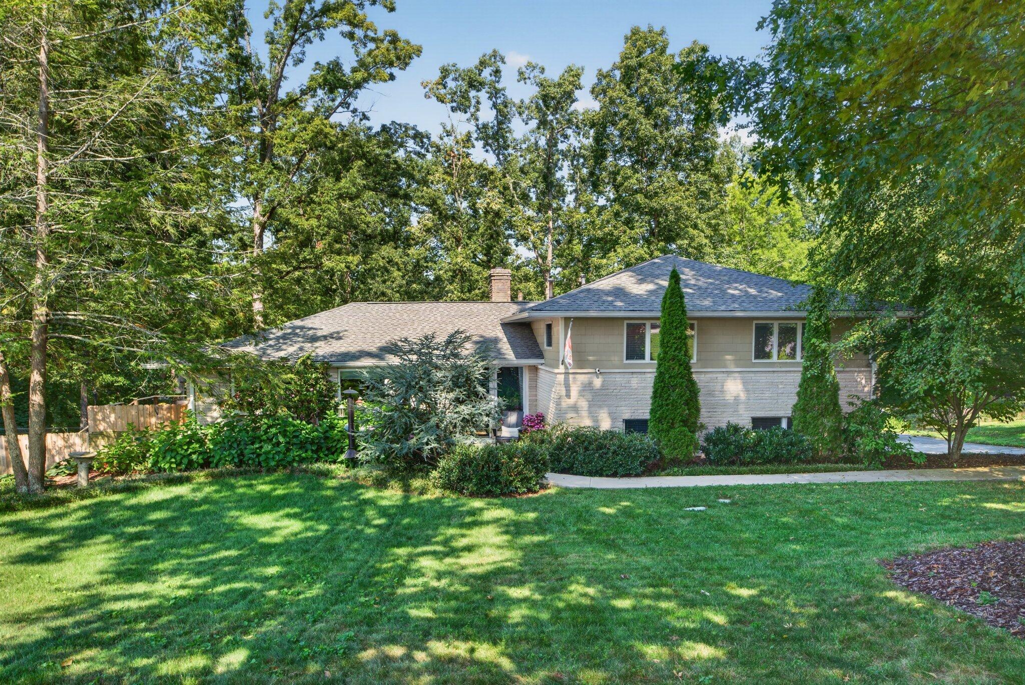 407 N Palisades Drive