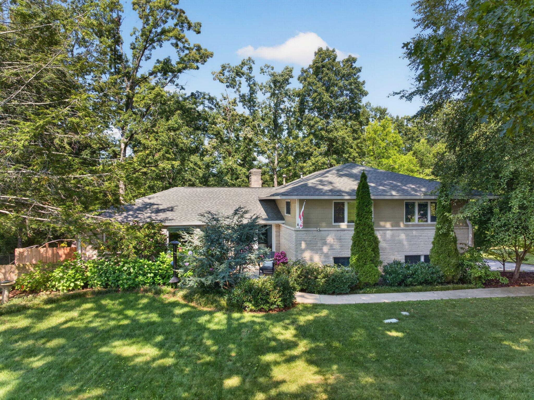 407 N Palisades Drive