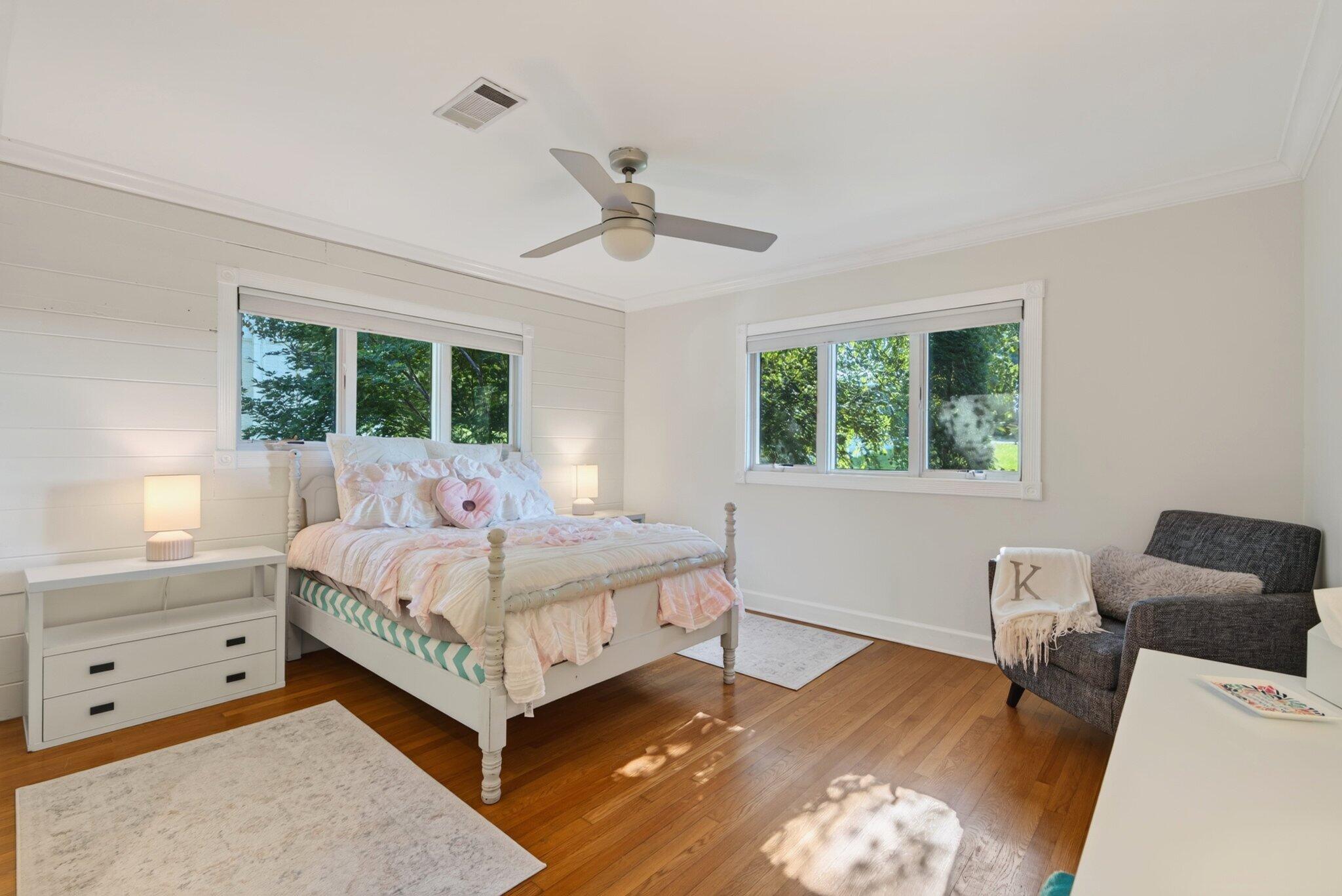 407 N Palisades Drive