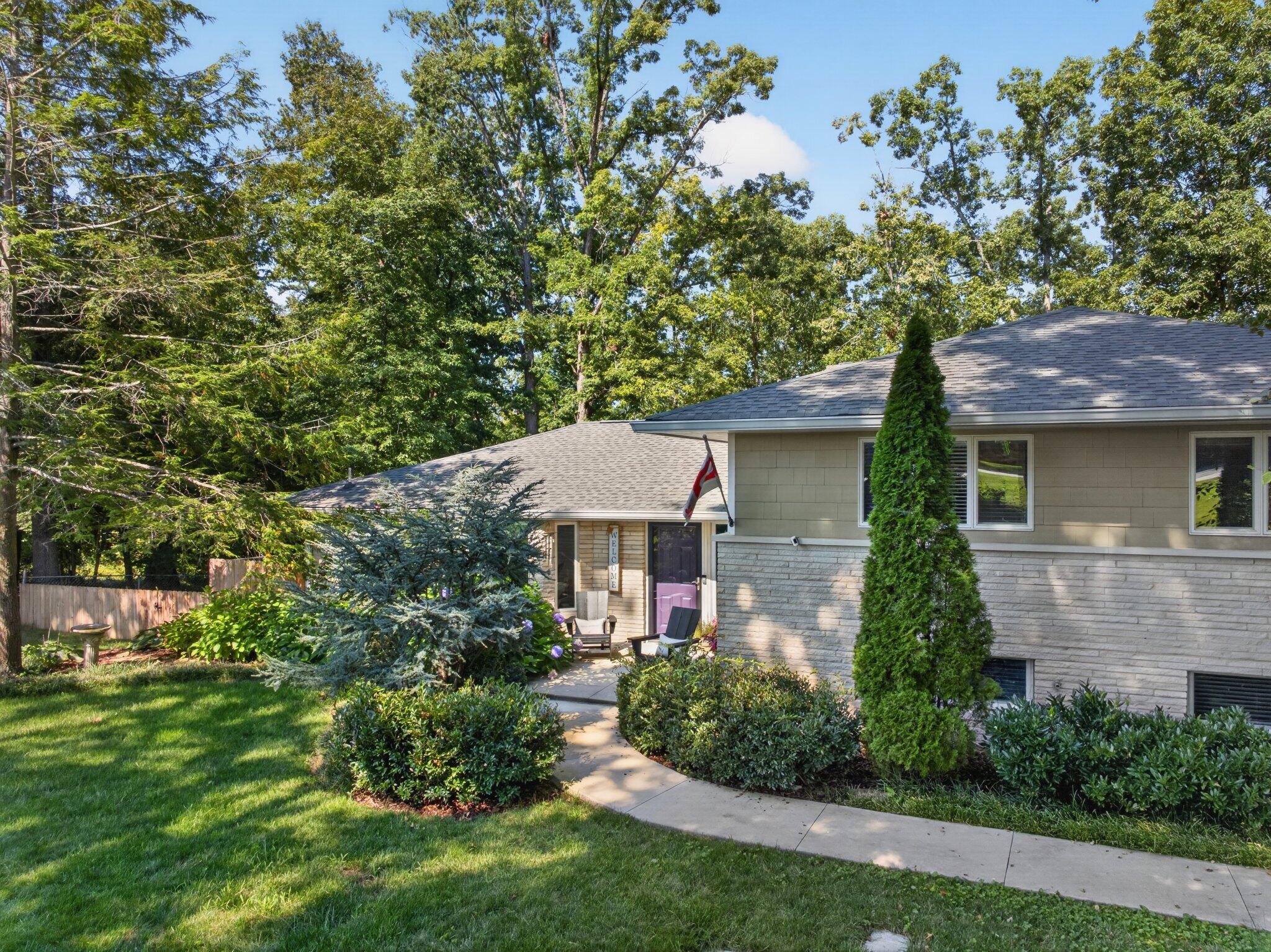 407 N Palisades Drive