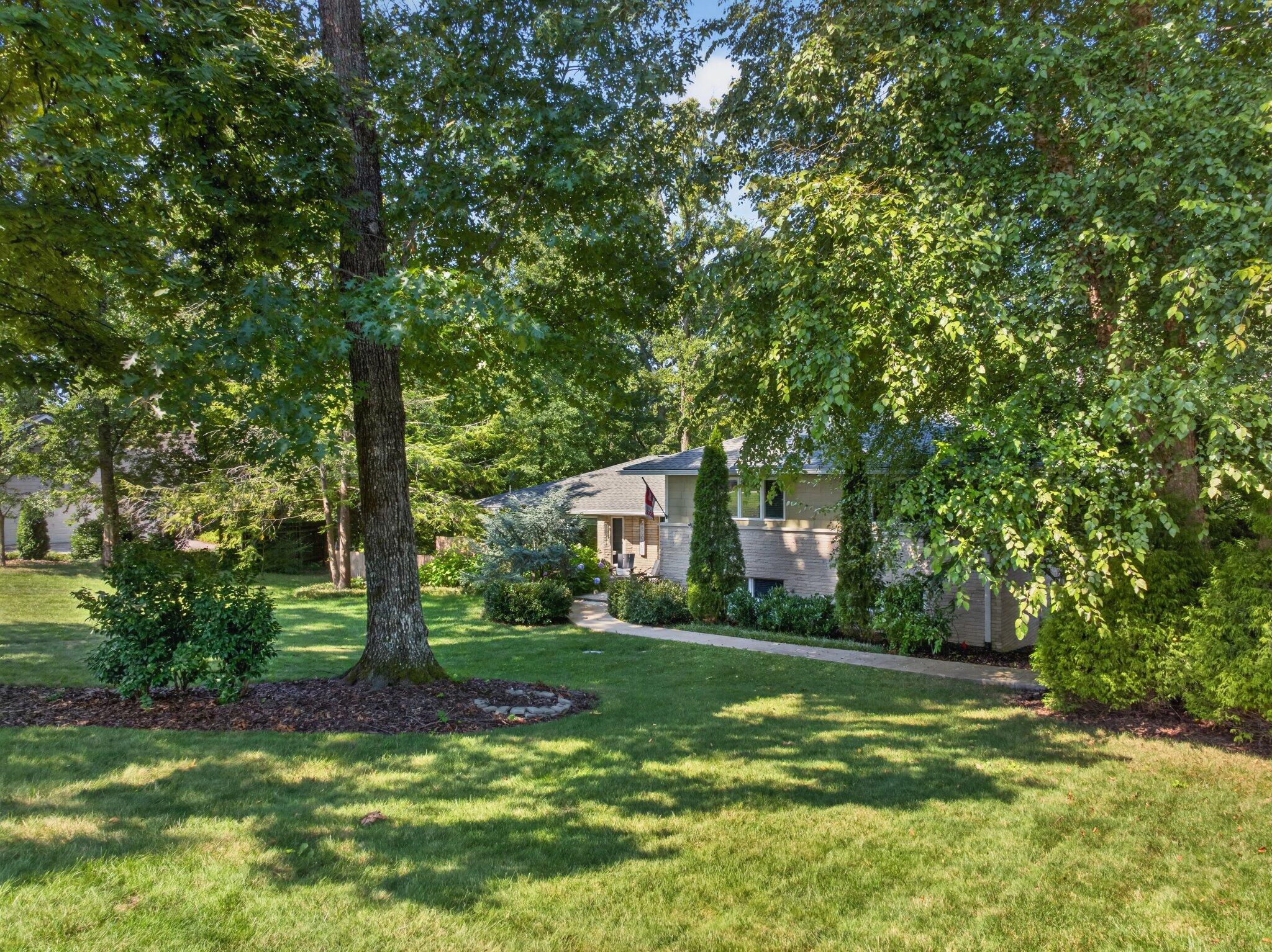 407 N Palisades Drive