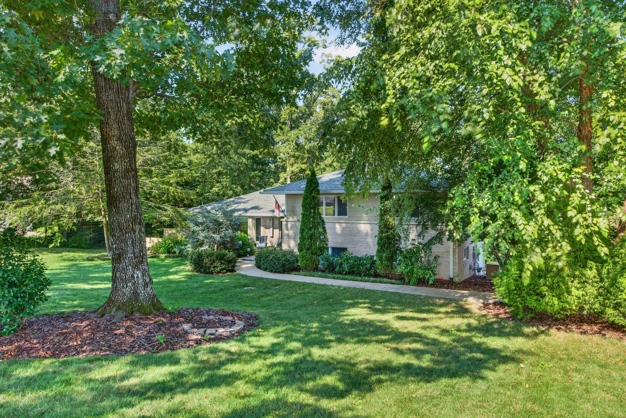 407 N Palisades Drive