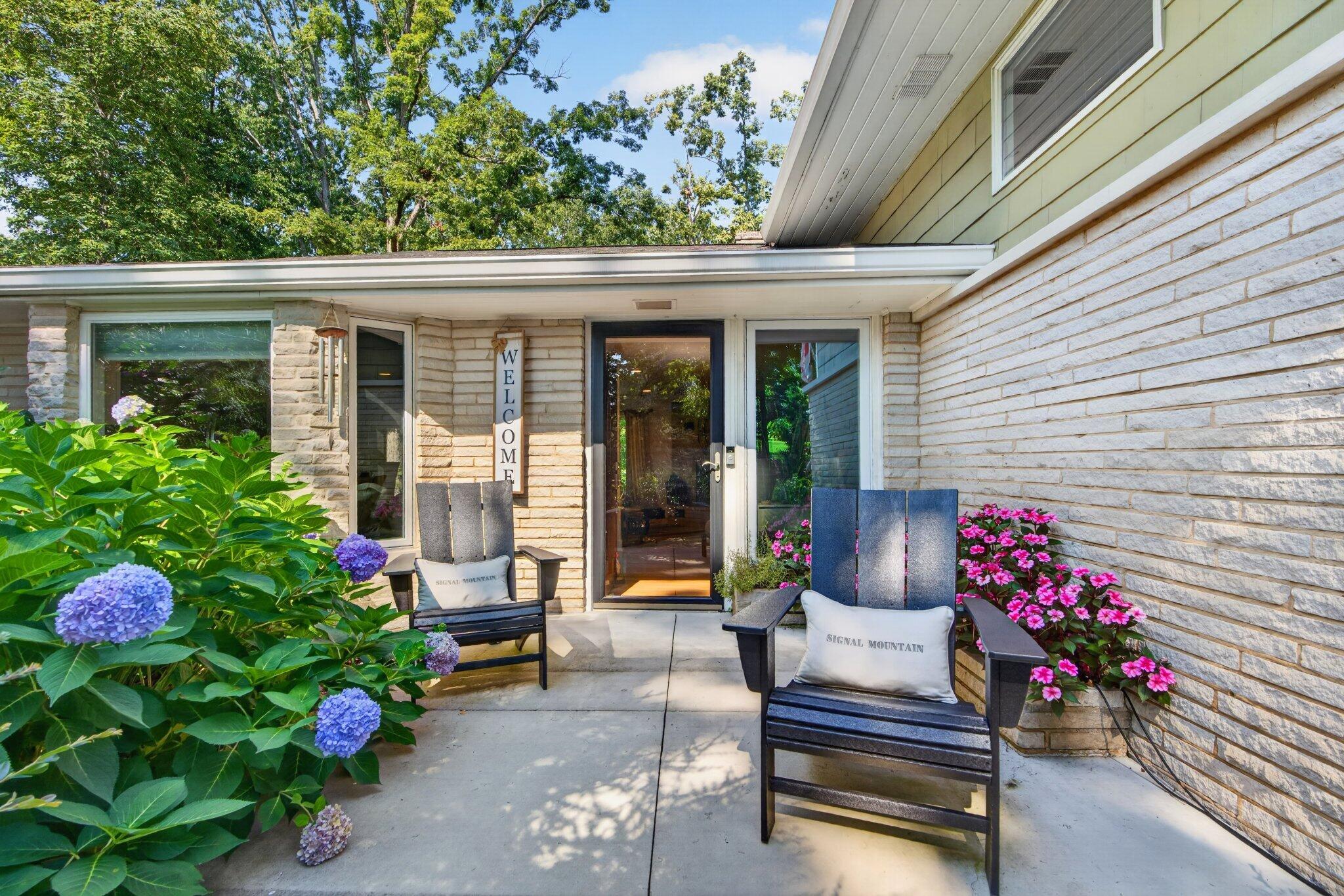 407 N Palisades Drive