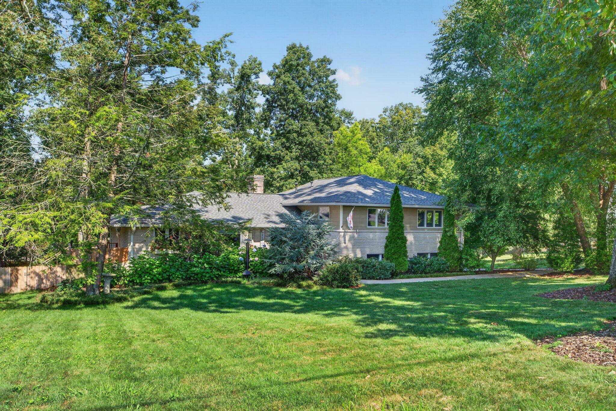 407 N Palisades Drive