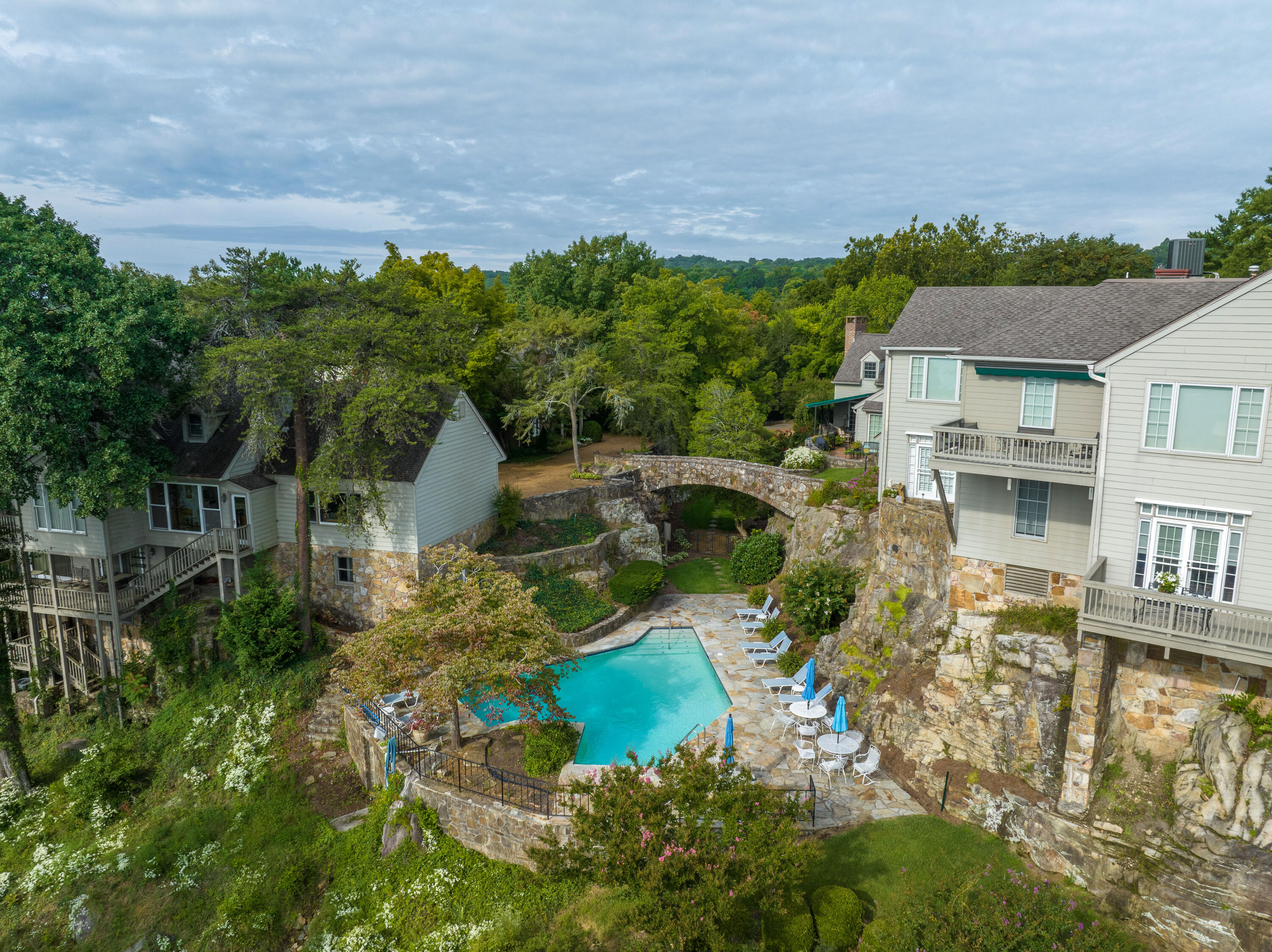 100 Scenic Highway, 49