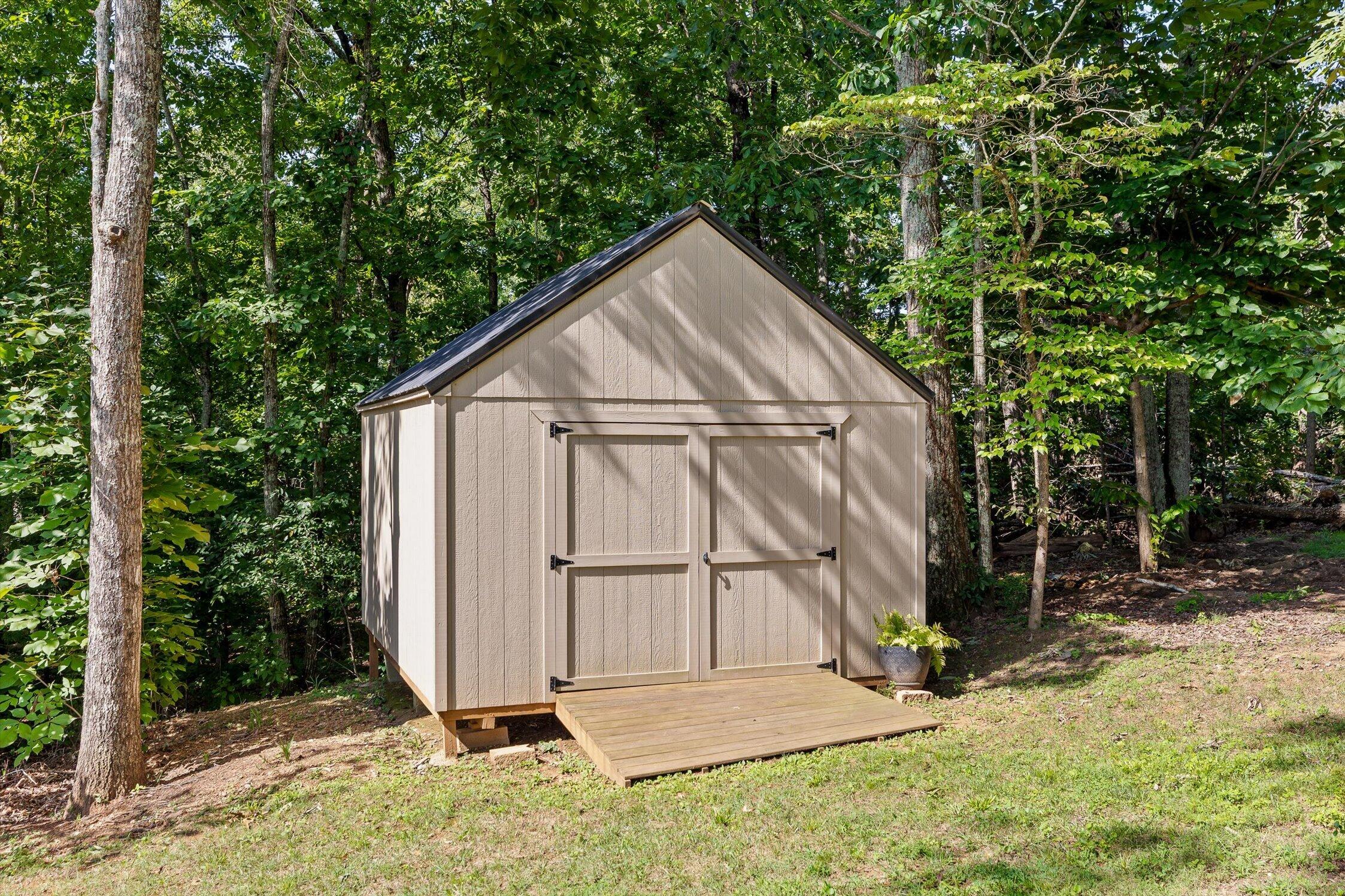 161 Ivy Way NW