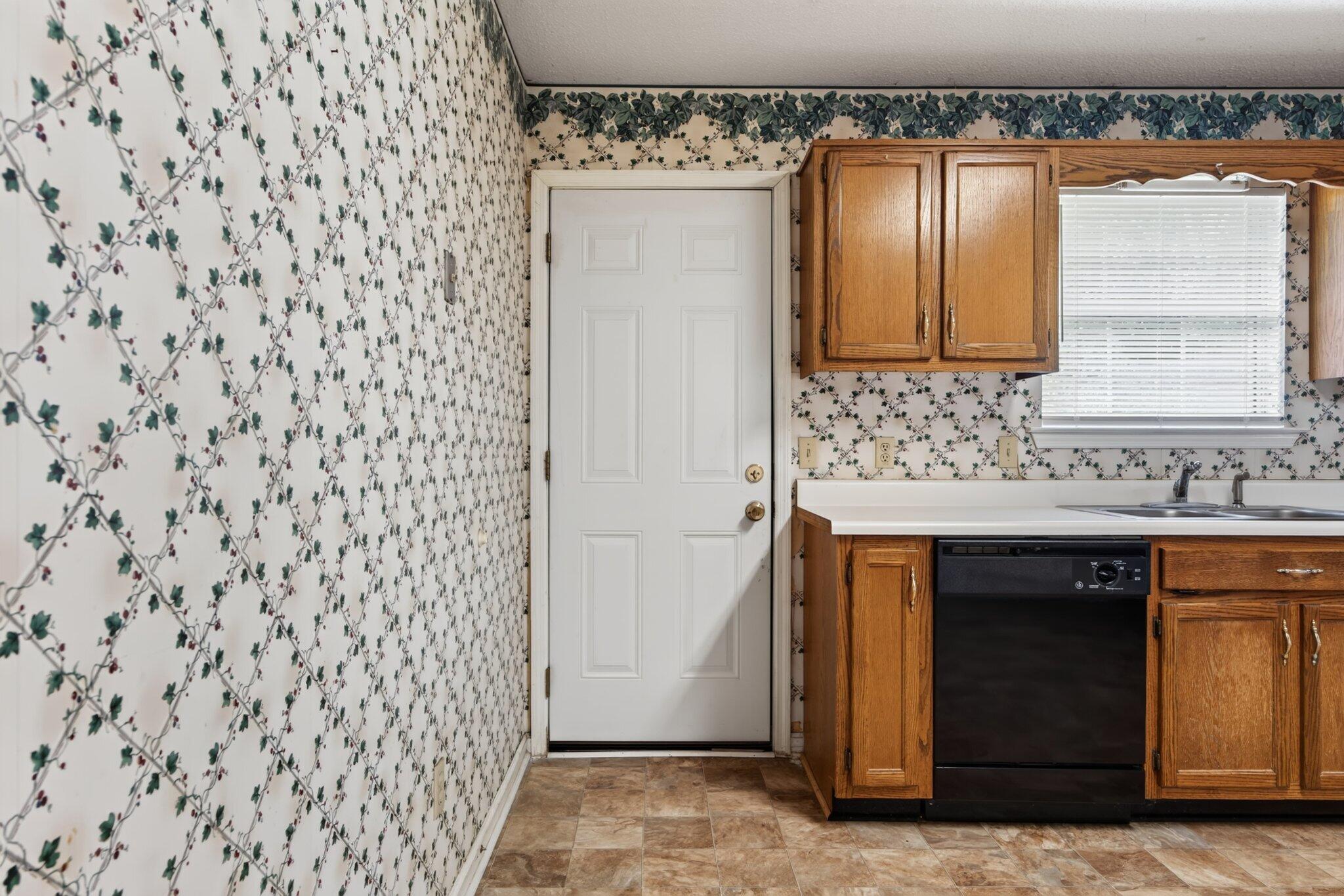8683 Daisy Dallas Road