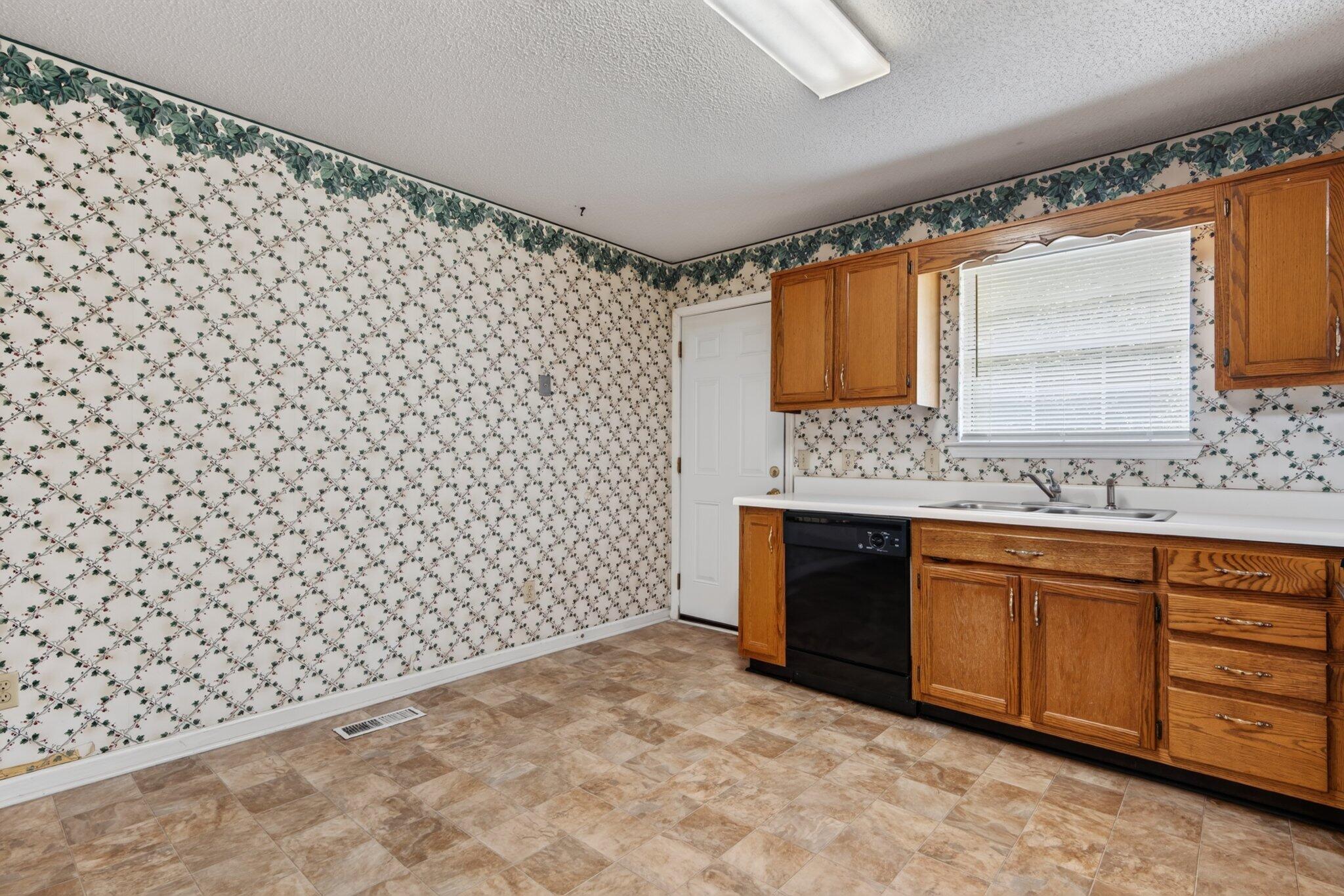 8683 Daisy Dallas Road