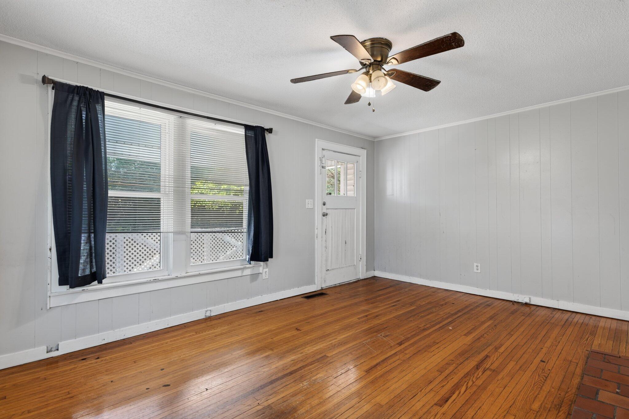 448 W State Line Road