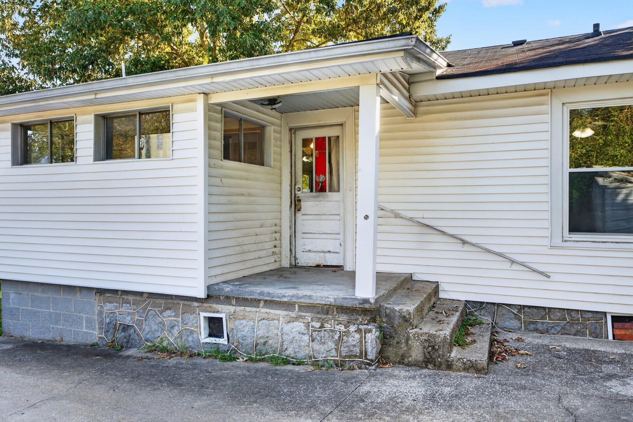 448 W State Line Road