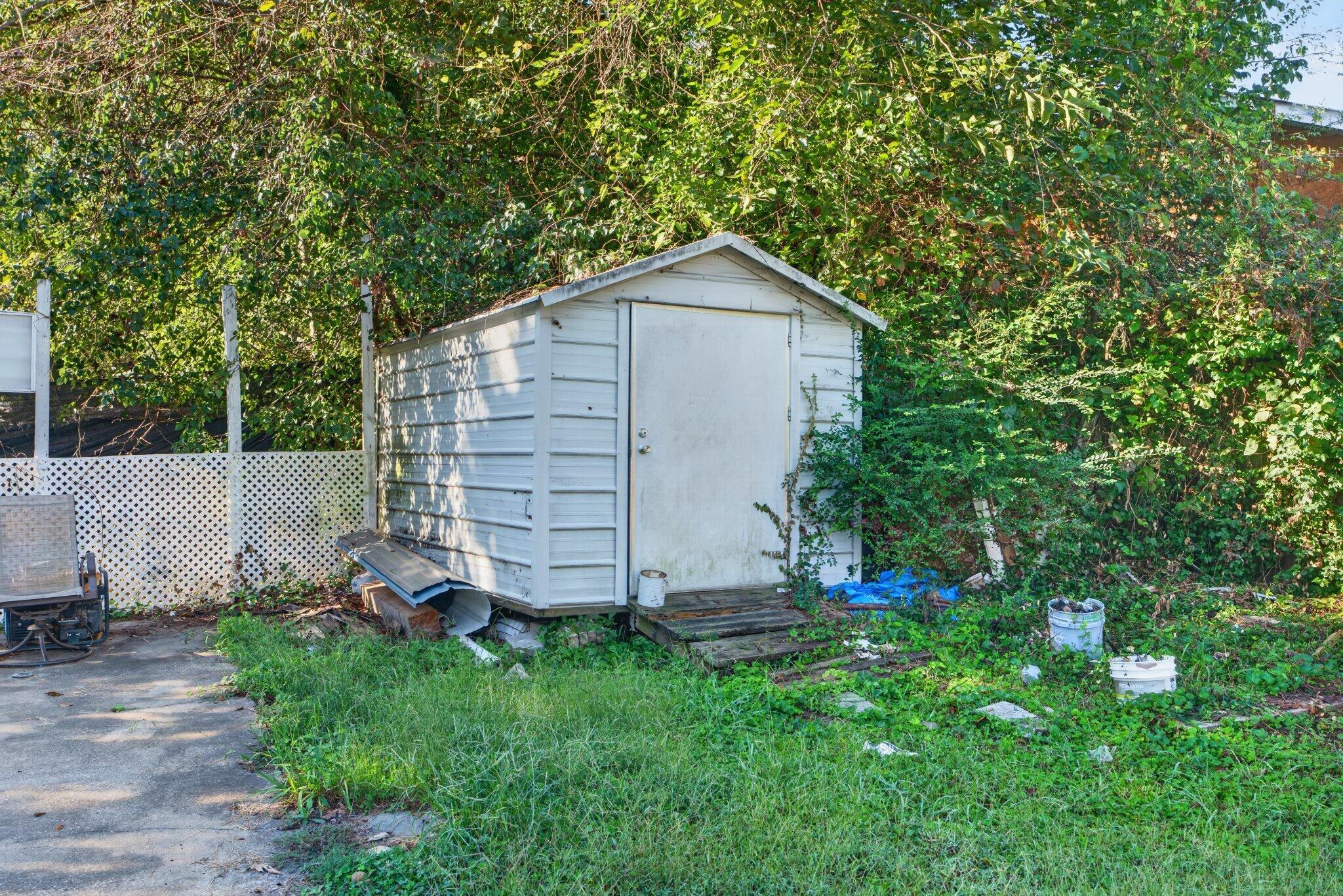 448 W State Line Road