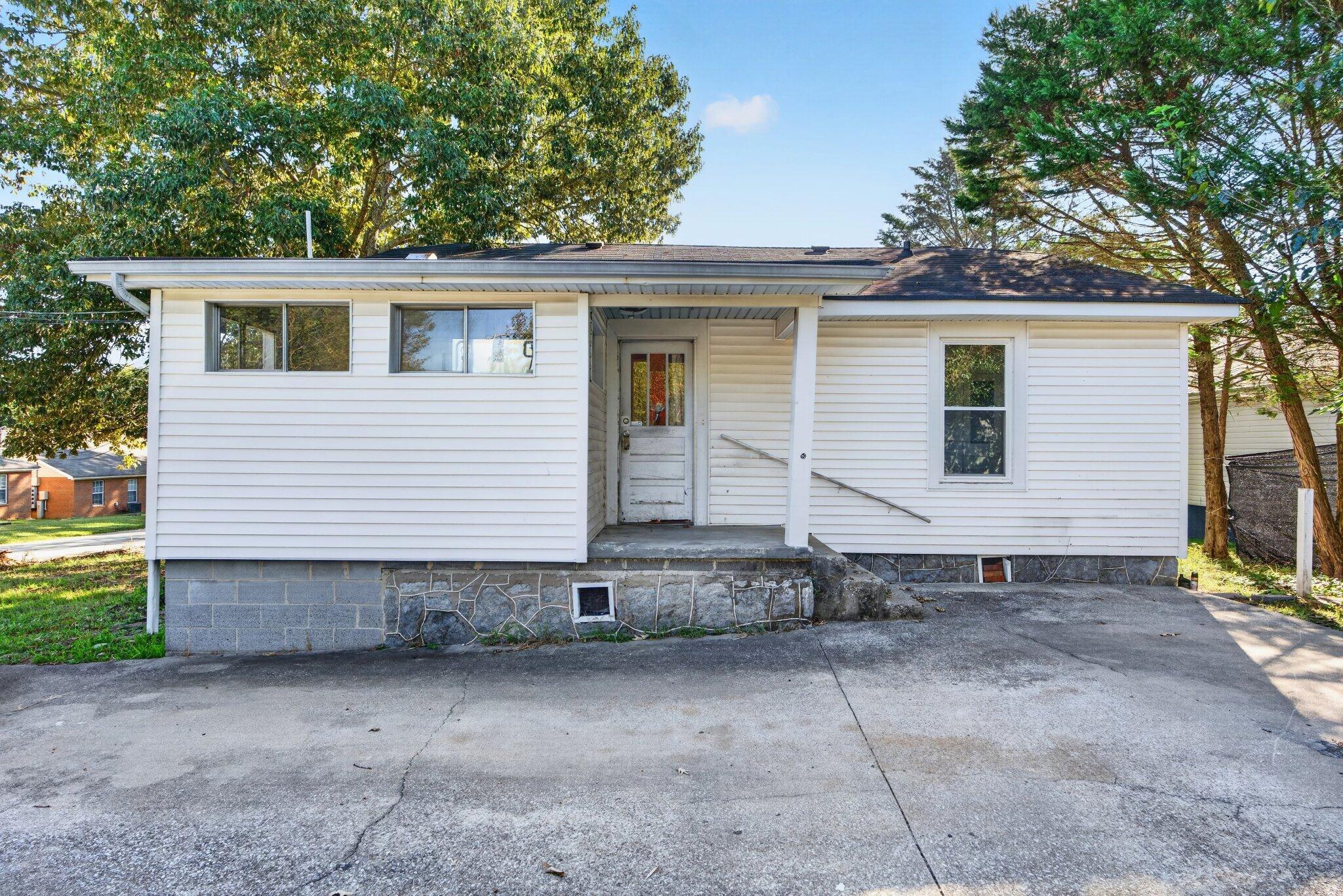 448 W State Line Road