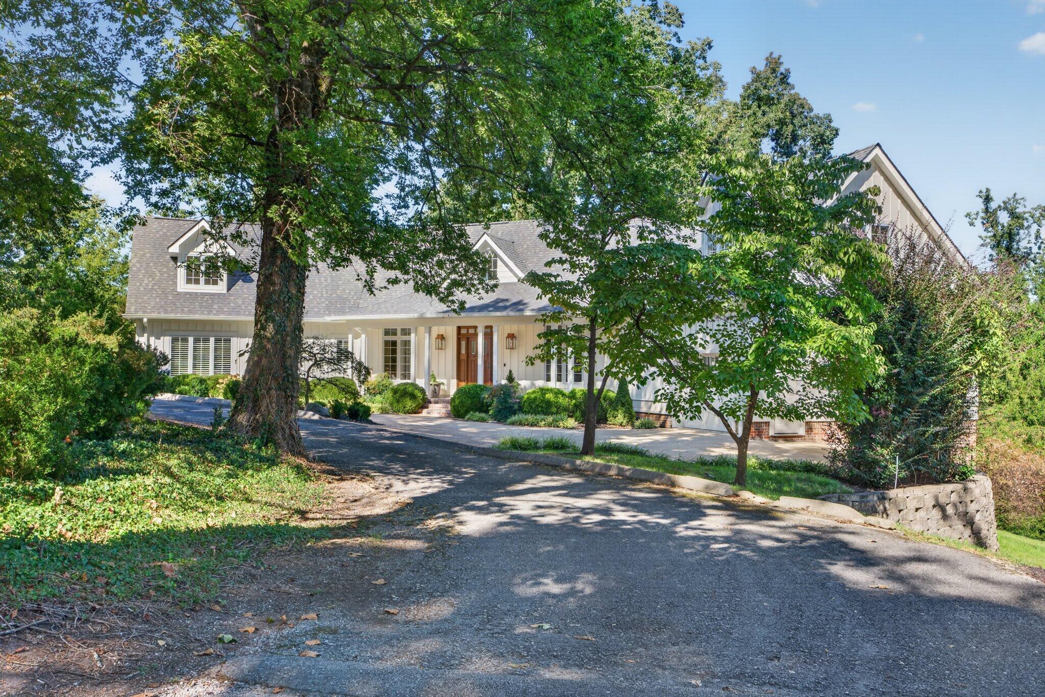 1117 Winding Oaks Way