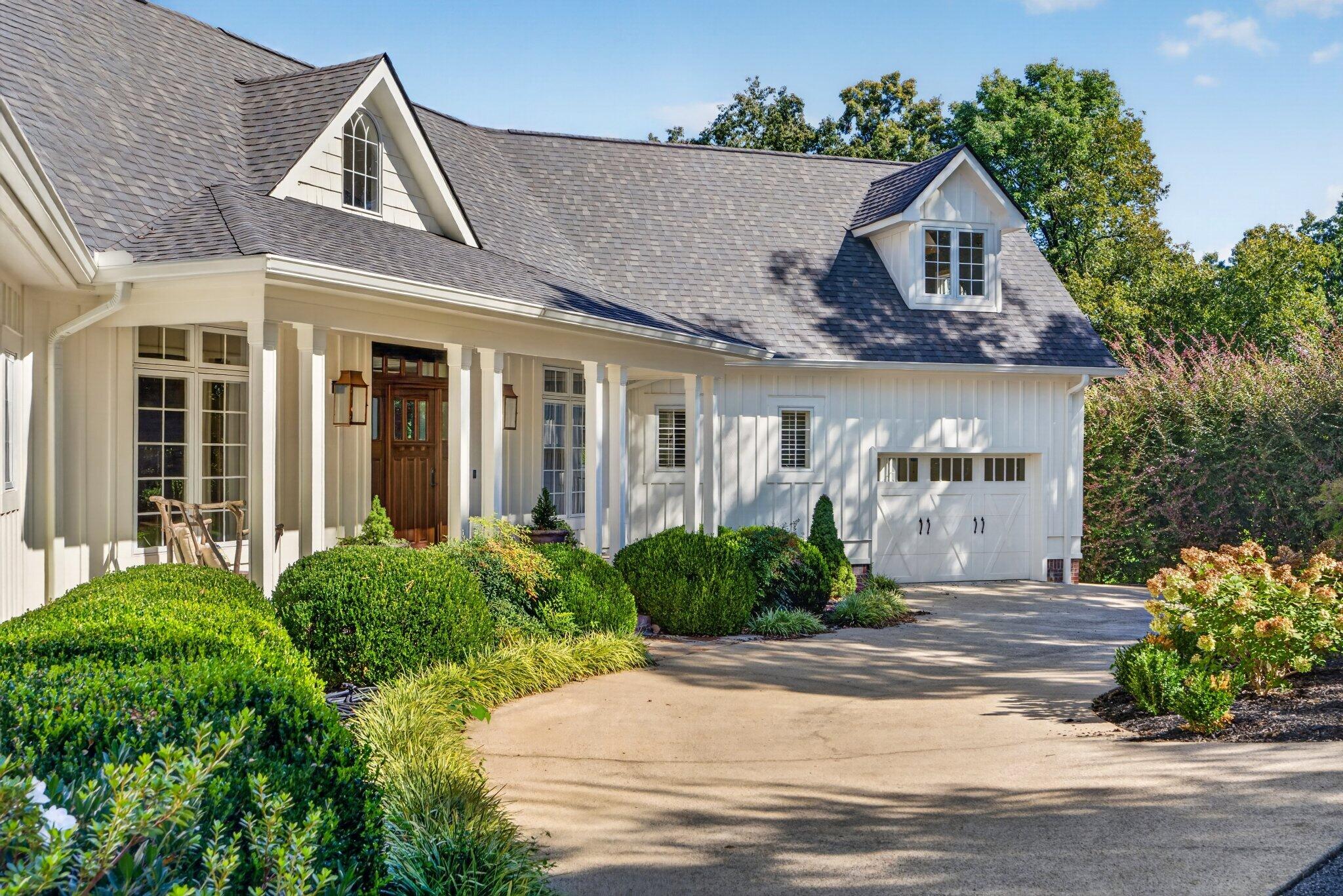 1117 Winding Oaks Way
