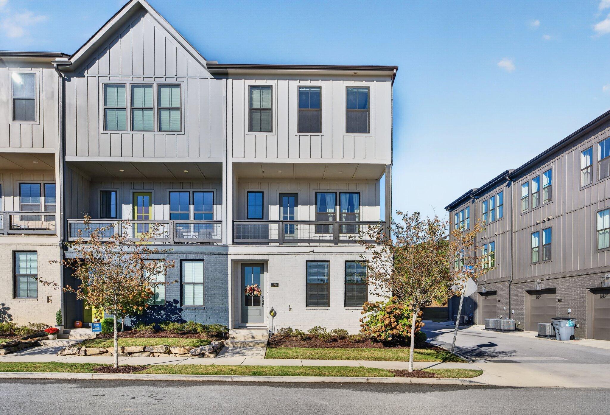 189 Peerless Avenue