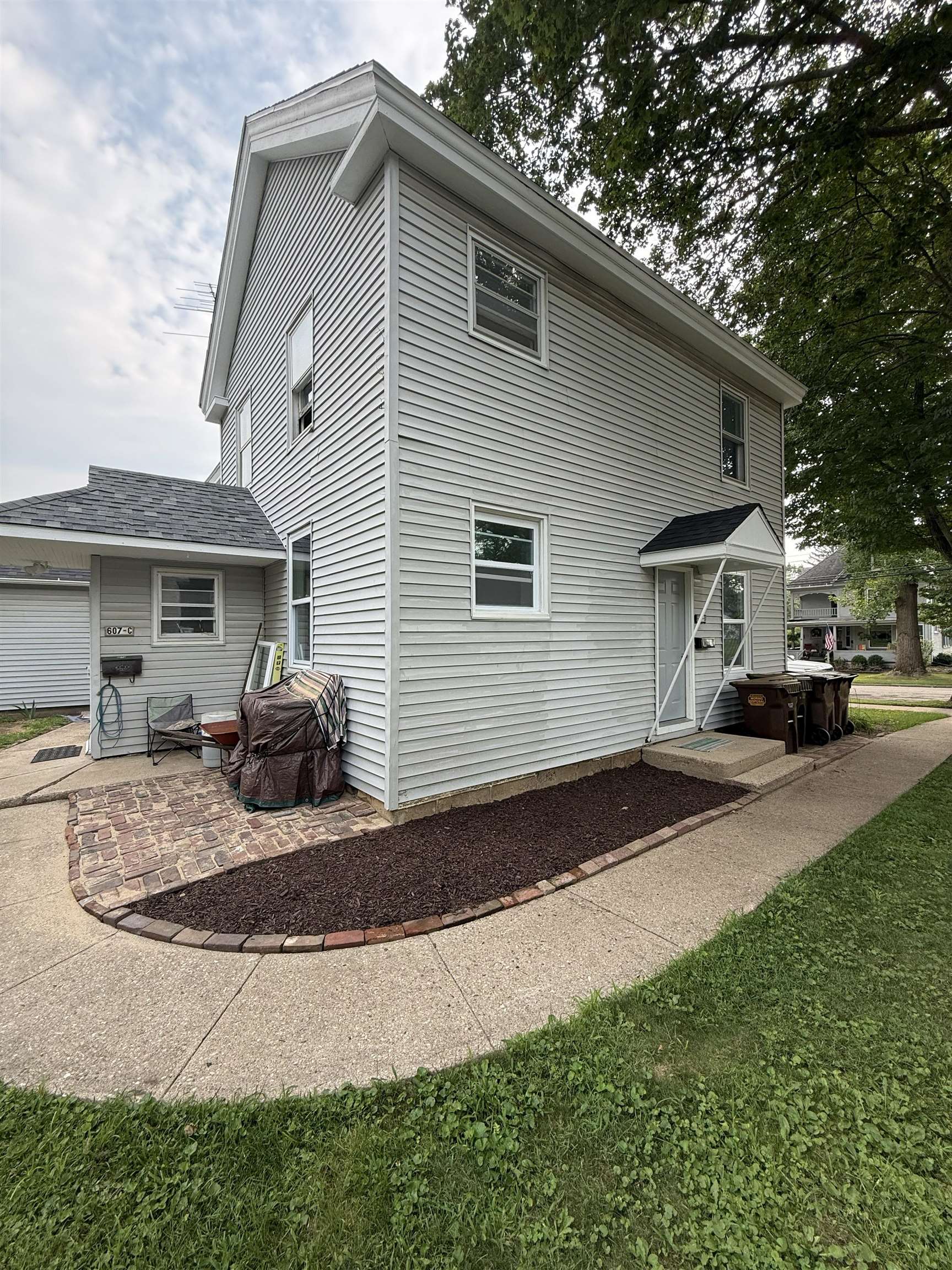 607 S Jackson