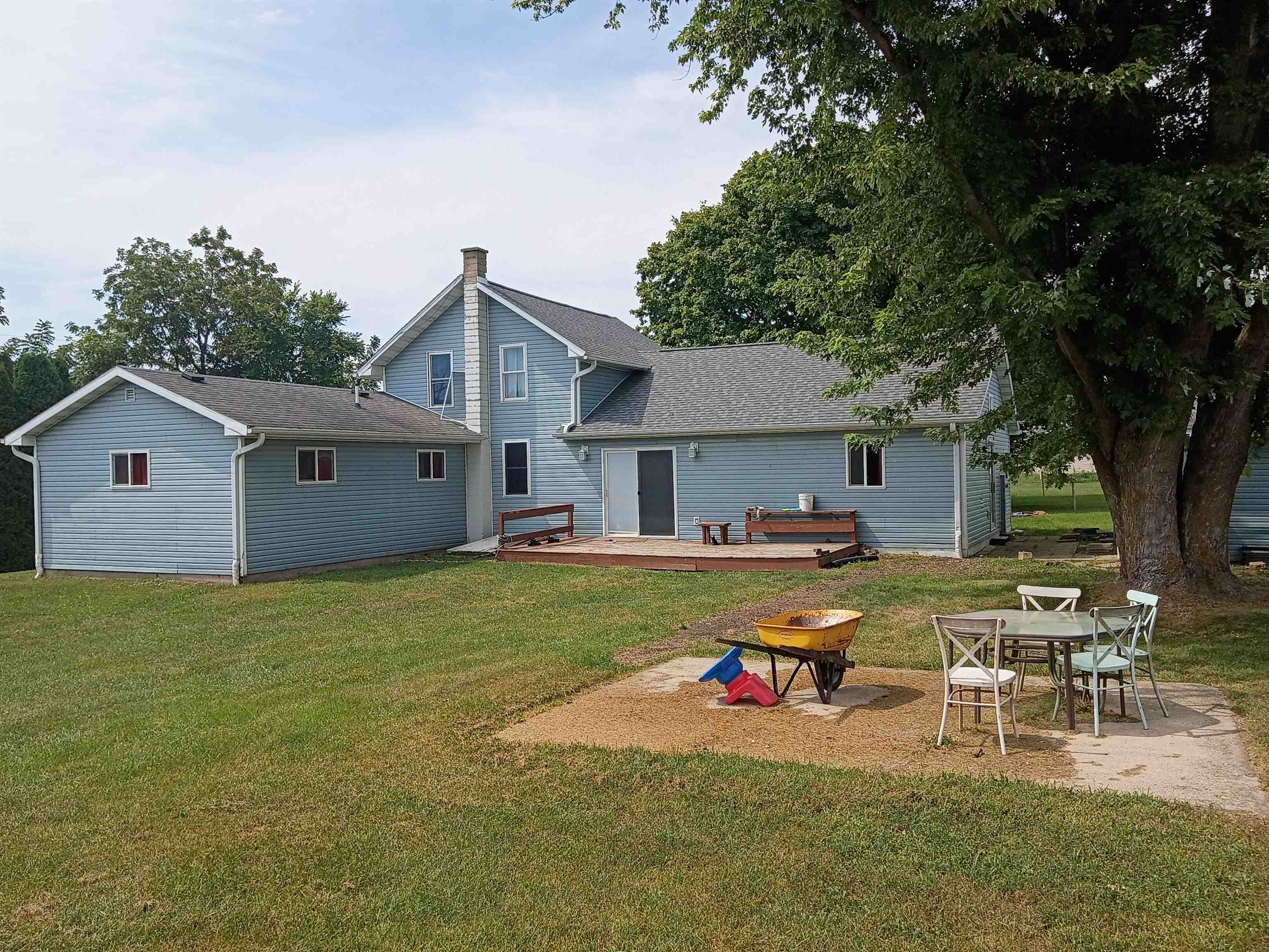 5933 N Stagecoach Trail