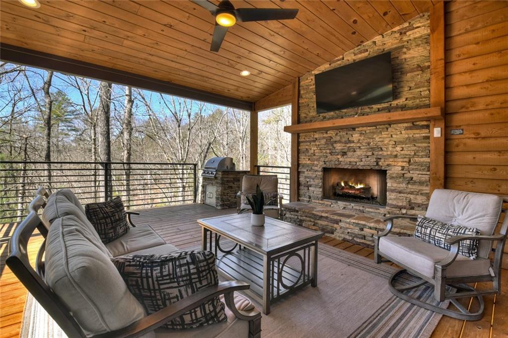 466 E Watersong Bluff