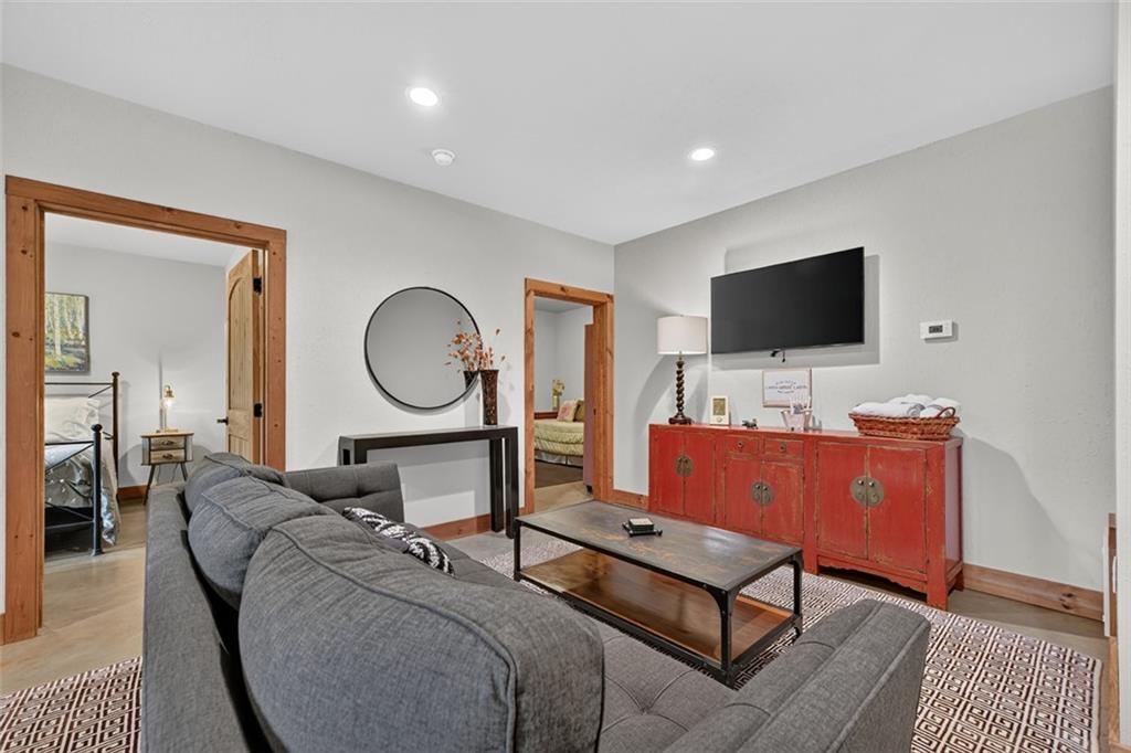 232 Ridge Oaks Way