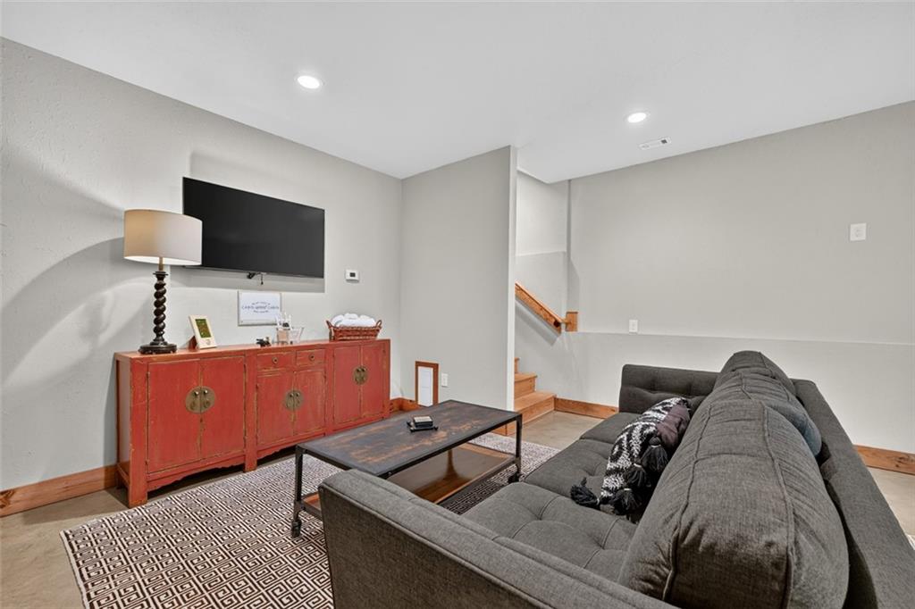 232 Ridge Oaks Way