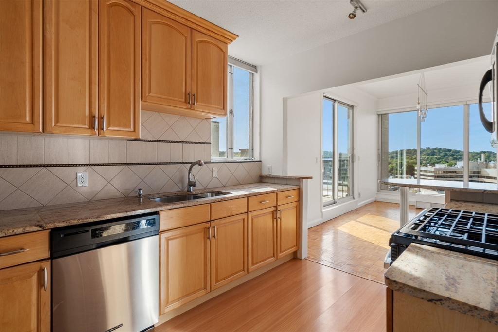 33 Pond Avenue Unit: PH1220