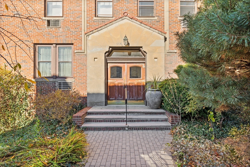 325 Tappan Street # 4