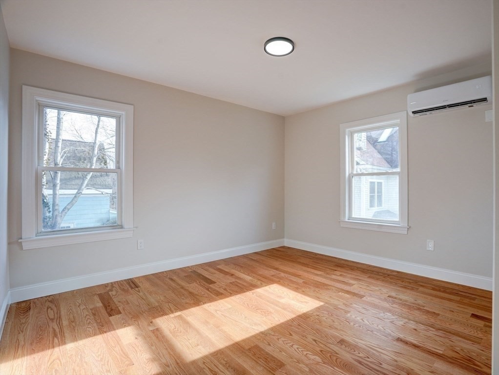 28 Williams St