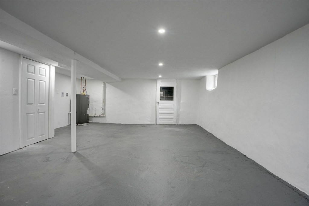 28 Williams St