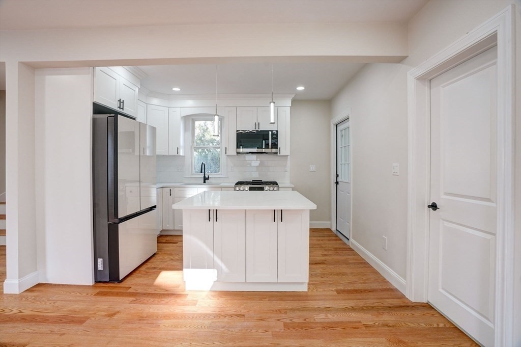 28 Williams St