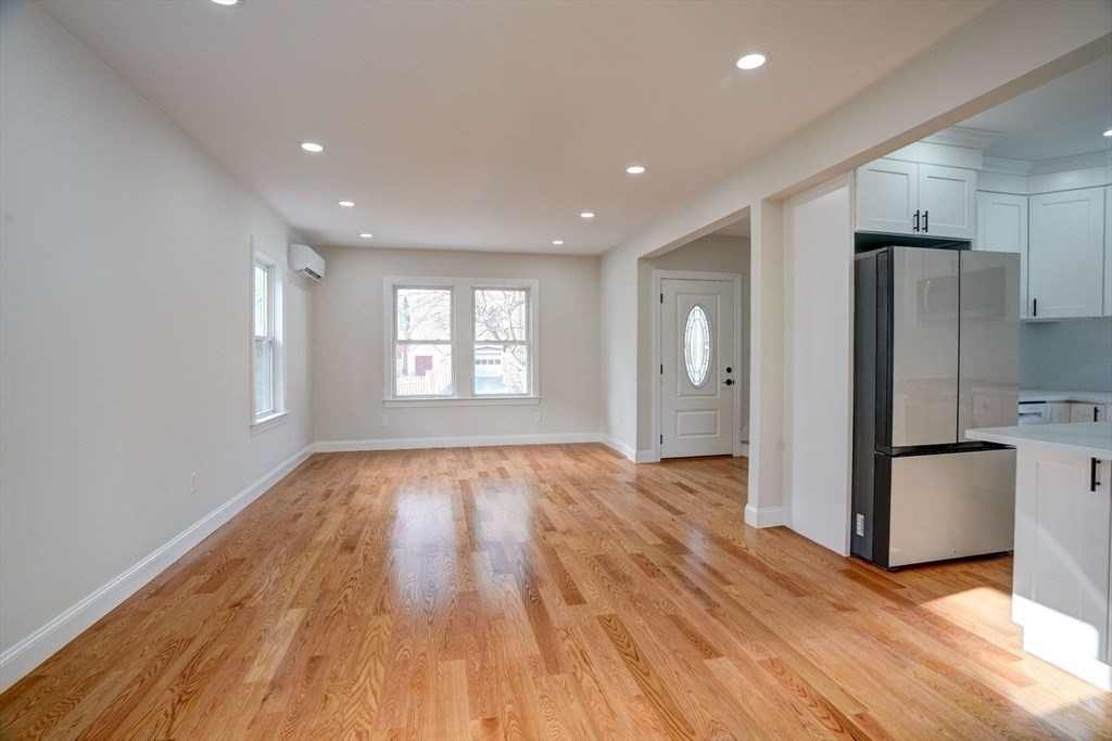 28 Williams St