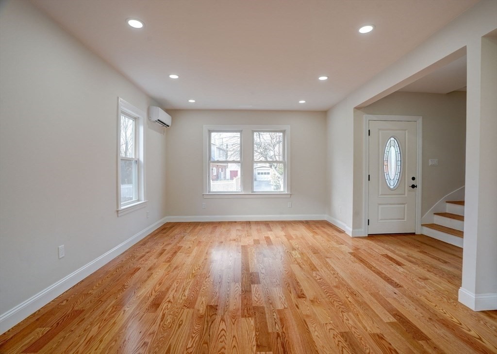 28 Williams St