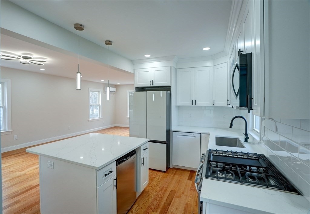 28 Williams St
