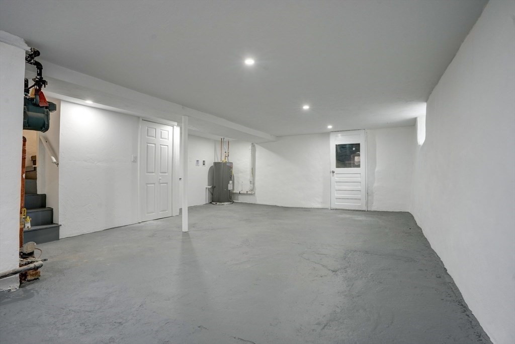 28 Williams St