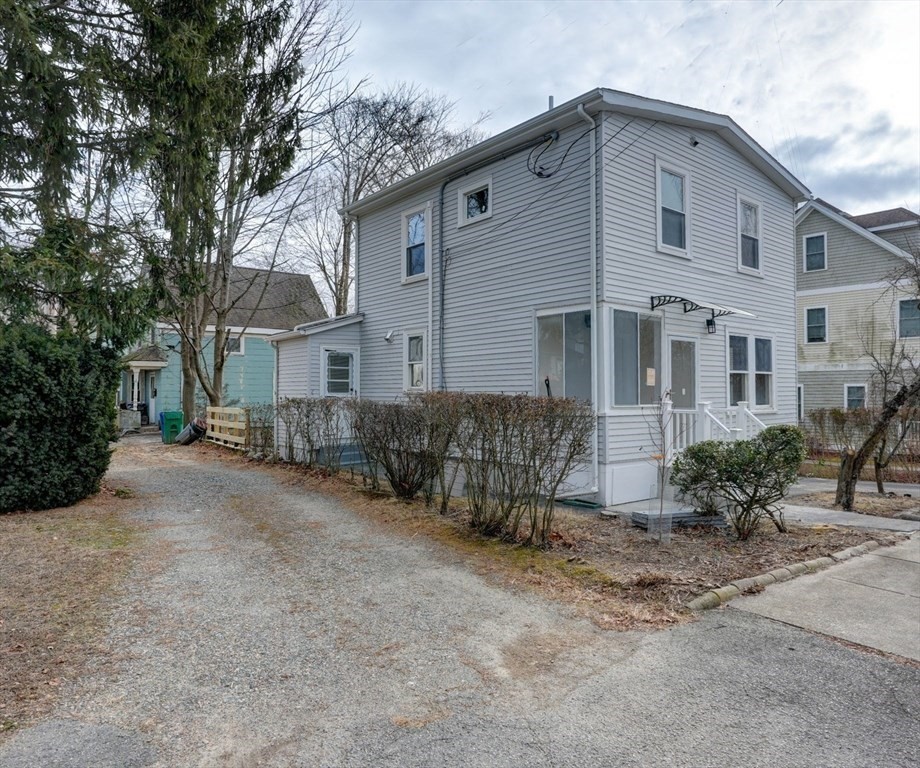 28 Williams St