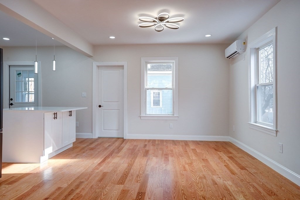 28 Williams St