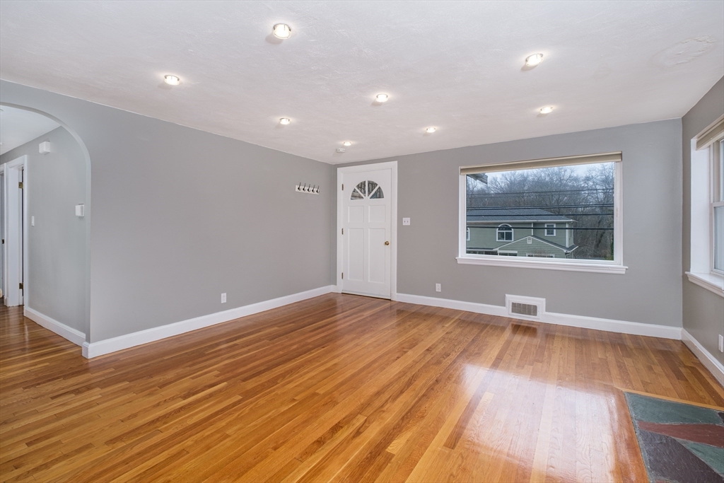 290 Winchester St