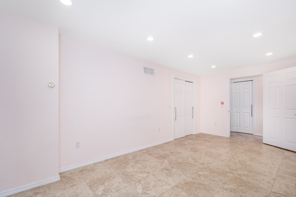 290 Winchester St