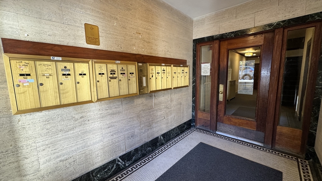 2035 Commonwealth Avenue # 12 Unit: #12