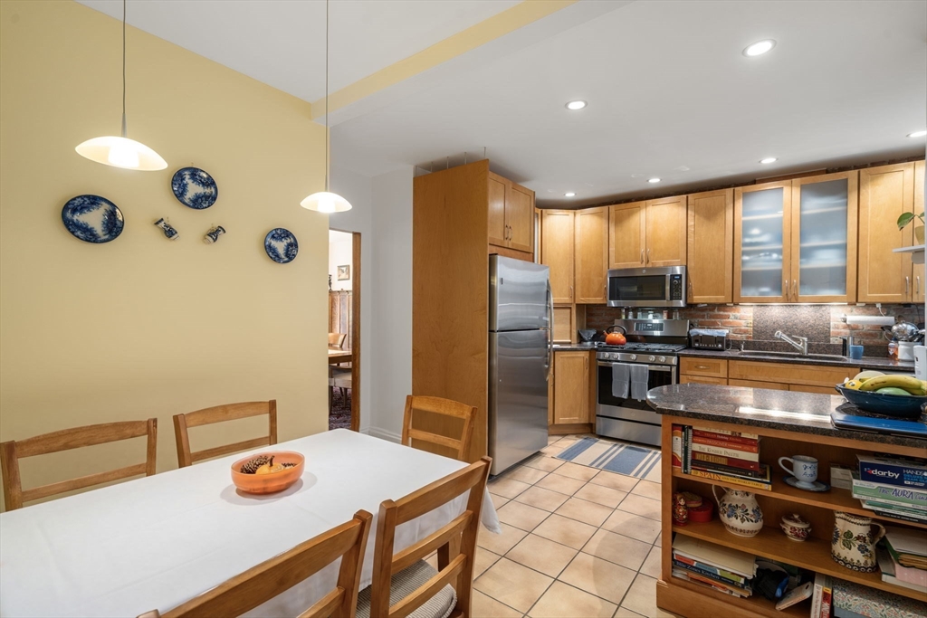 49 Winchester St # 2