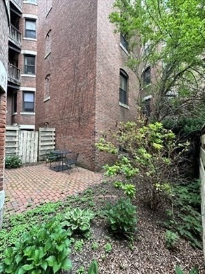108 Gainsborough St # 4W