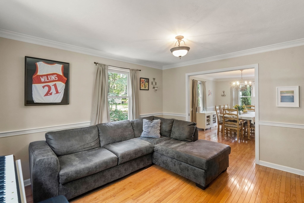 6 Nicholas Dr