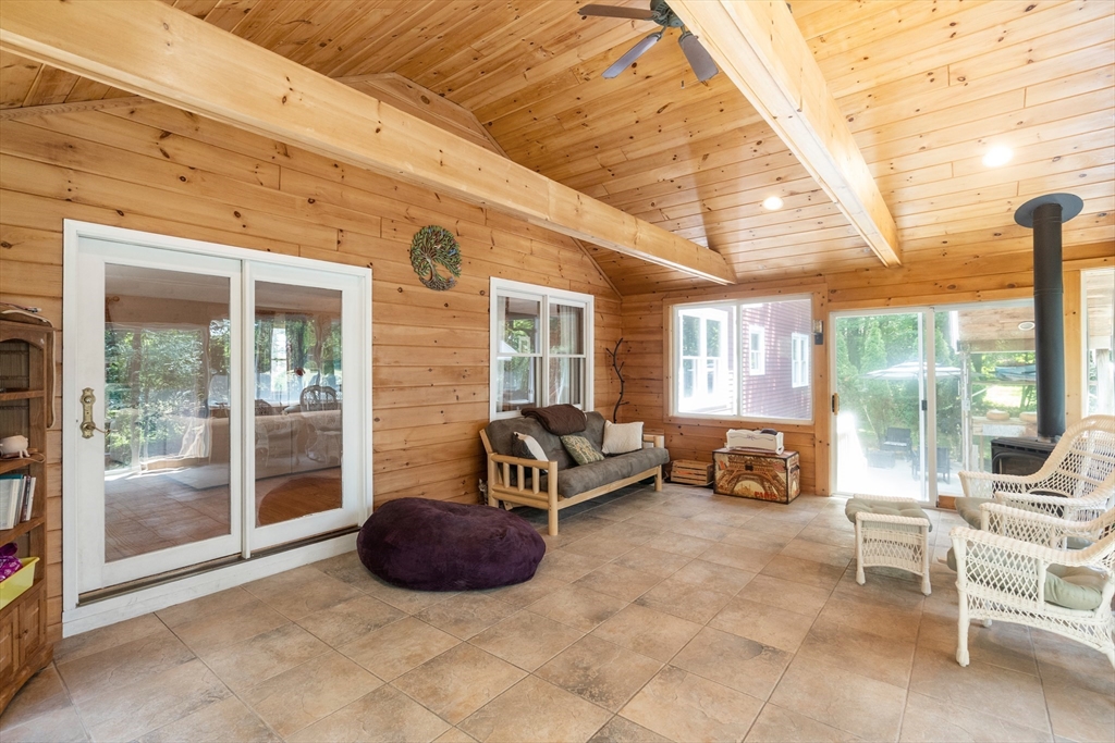 6 Nicholas Dr