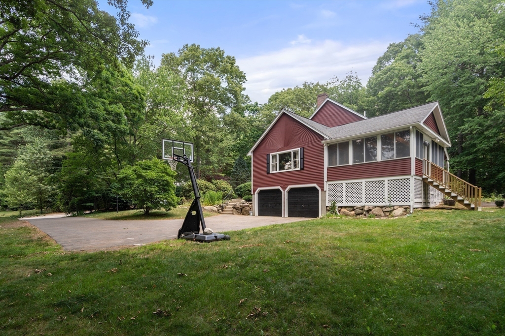 6 Nicholas Dr